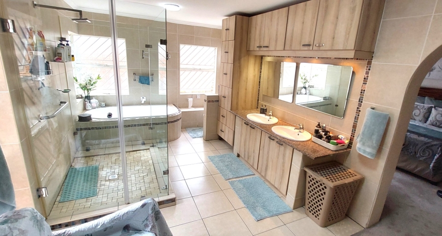 5 Bedroom Property for Sale in Raslouw Gauteng