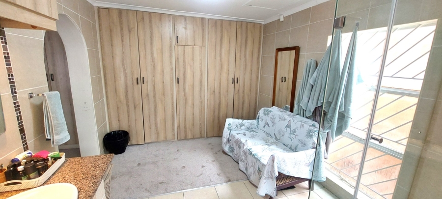 5 Bedroom Property for Sale in Raslouw Gauteng