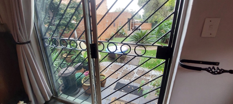 5 Bedroom Property for Sale in Raslouw Gauteng