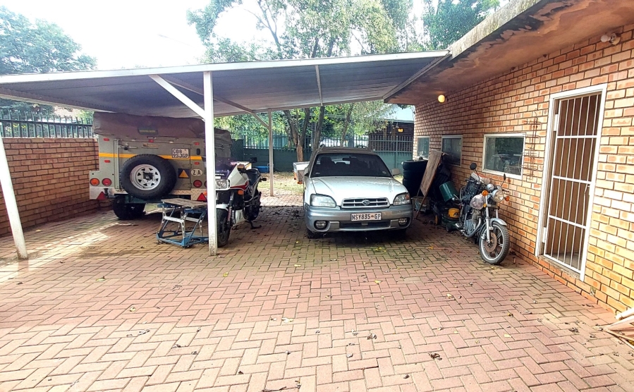 5 Bedroom Property for Sale in Raslouw Gauteng