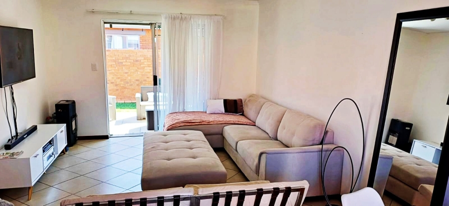 2 Bedroom Property for Sale in Monavoni Gauteng