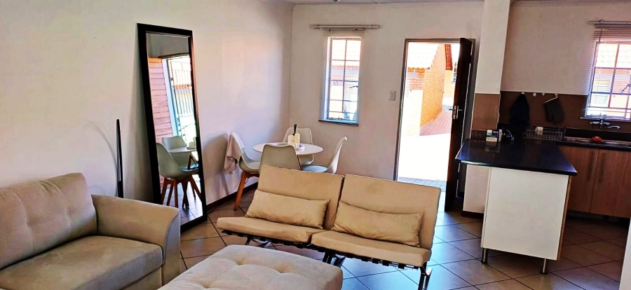 2 Bedroom Property for Sale in Monavoni Gauteng