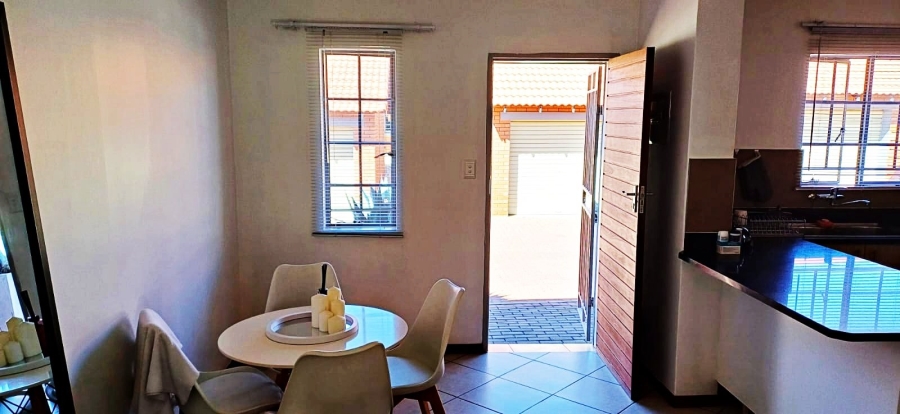 2 Bedroom Property for Sale in Monavoni Gauteng