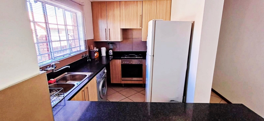 2 Bedroom Property for Sale in Monavoni Gauteng