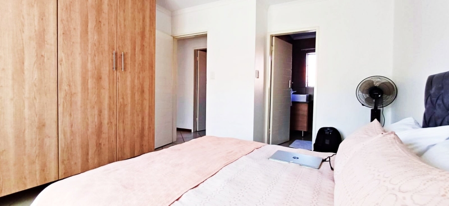 2 Bedroom Property for Sale in Monavoni Gauteng