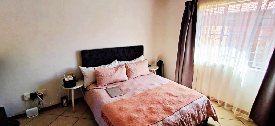 2 Bedroom Property for Sale in Monavoni Gauteng