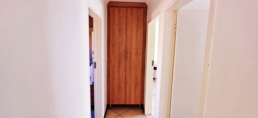 2 Bedroom Property for Sale in Monavoni Gauteng