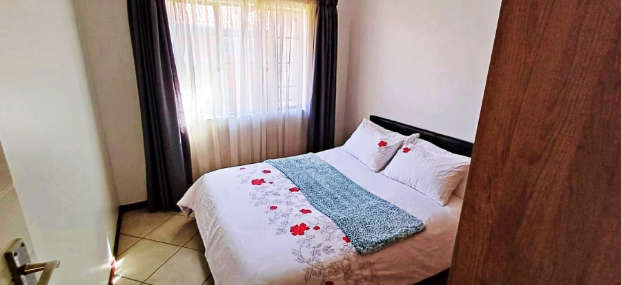 2 Bedroom Property for Sale in Monavoni Gauteng