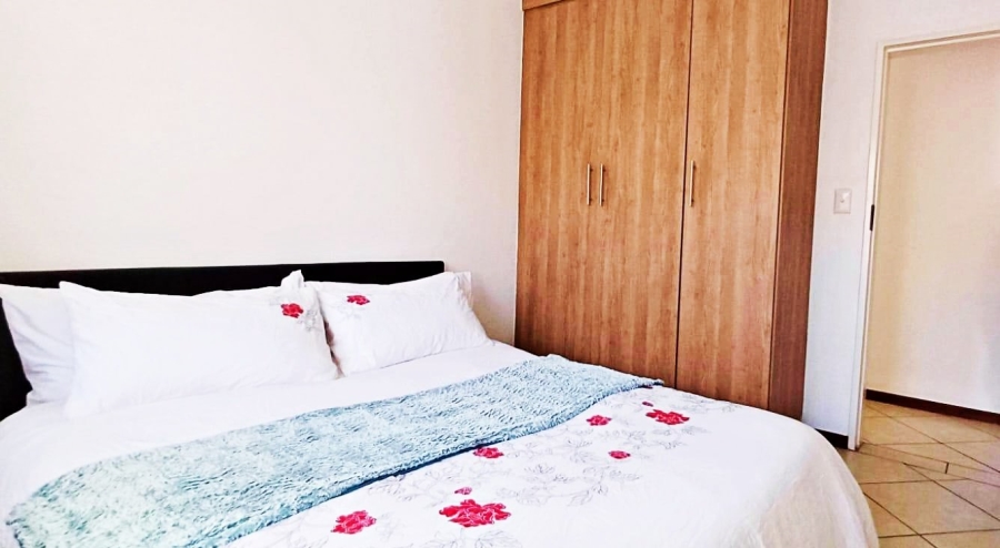 2 Bedroom Property for Sale in Monavoni Gauteng