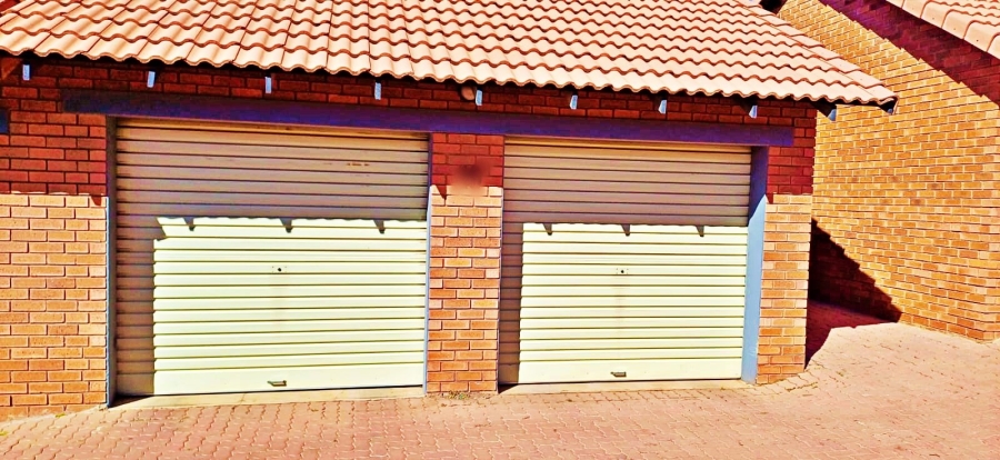 2 Bedroom Property for Sale in Monavoni Gauteng