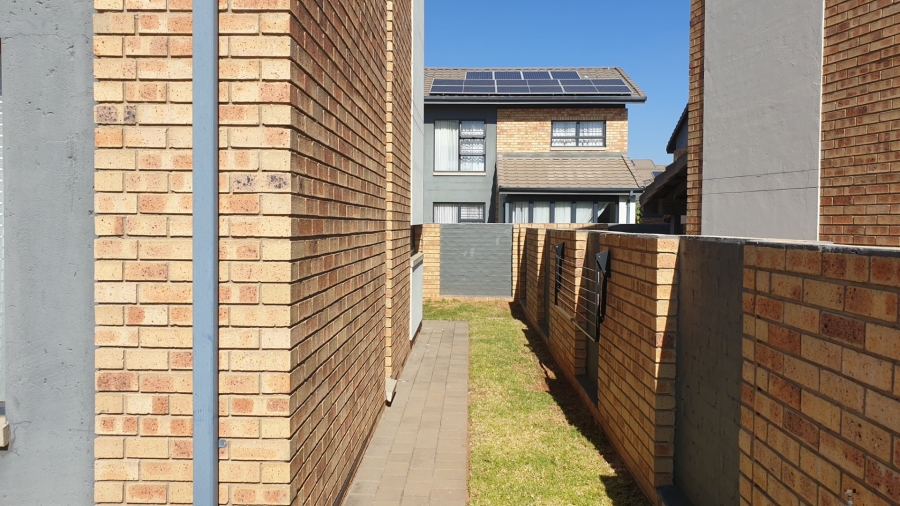 3 Bedroom Property for Sale in Amberfield Gauteng