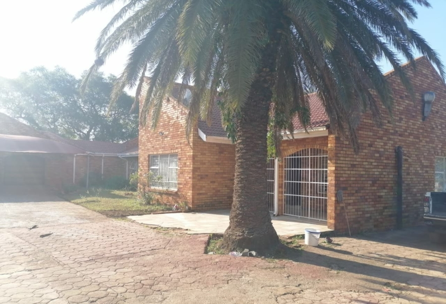 4 Bedroom Property for Sale in Honingneskrans Ah Gauteng