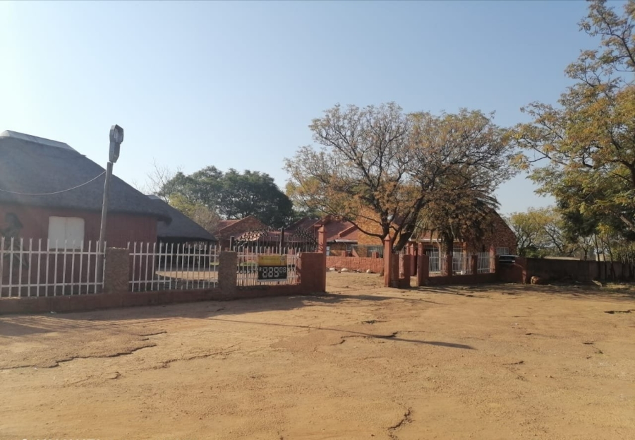 4 Bedroom Property for Sale in Honingneskrans Ah Gauteng