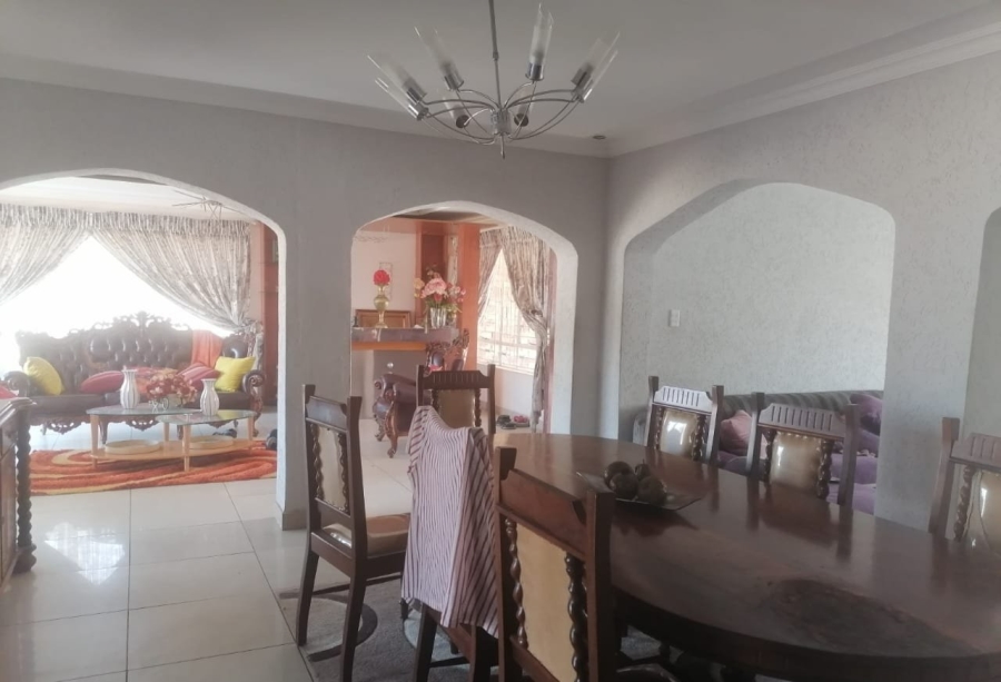4 Bedroom Property for Sale in Honingneskrans Ah Gauteng