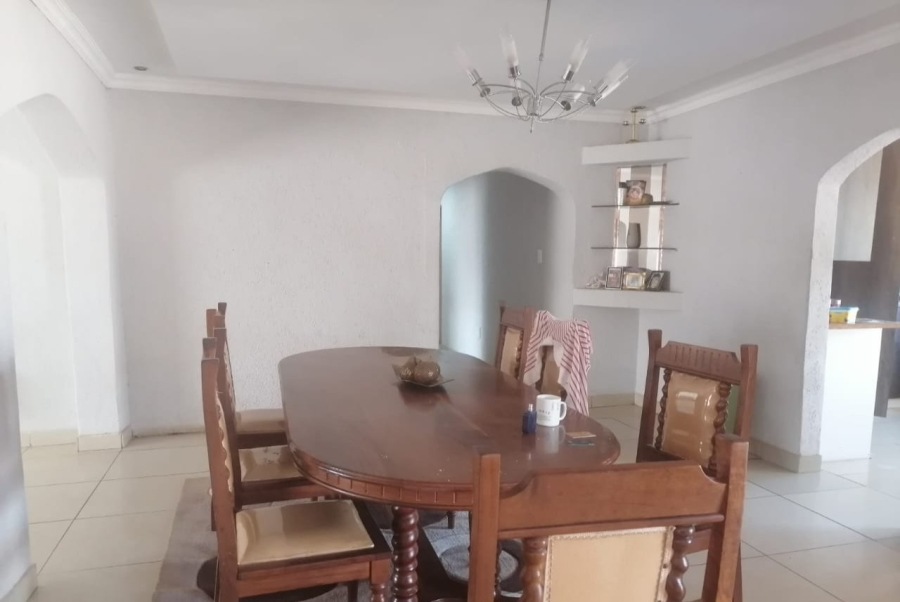 4 Bedroom Property for Sale in Honingneskrans Ah Gauteng
