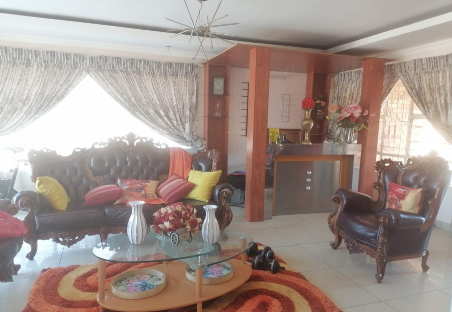 4 Bedroom Property for Sale in Honingneskrans Ah Gauteng