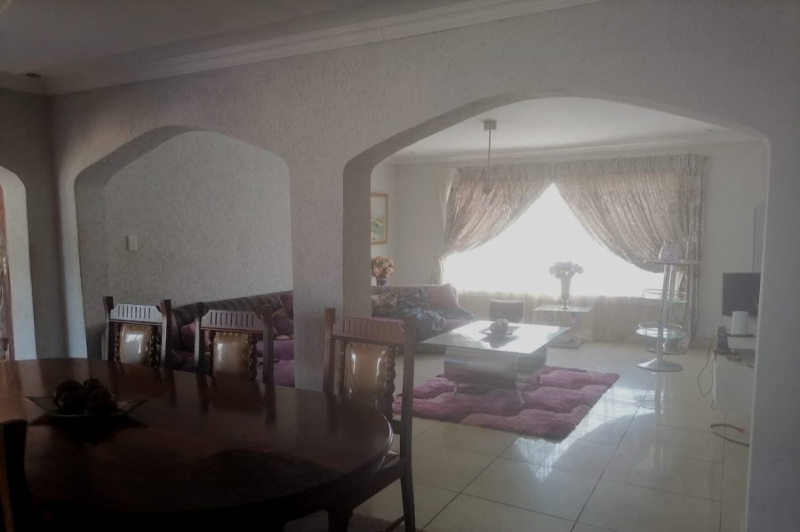 4 Bedroom Property for Sale in Honingneskrans Ah Gauteng