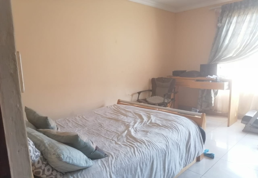 4 Bedroom Property for Sale in Honingneskrans Ah Gauteng