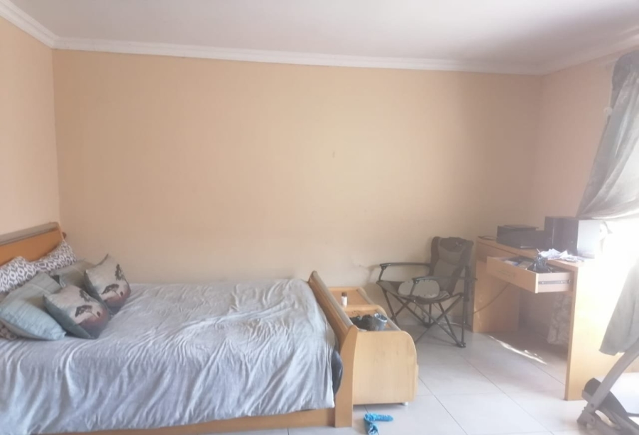 4 Bedroom Property for Sale in Honingneskrans Ah Gauteng