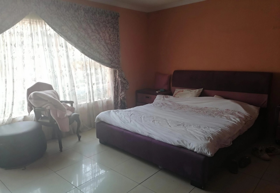 4 Bedroom Property for Sale in Honingneskrans Ah Gauteng