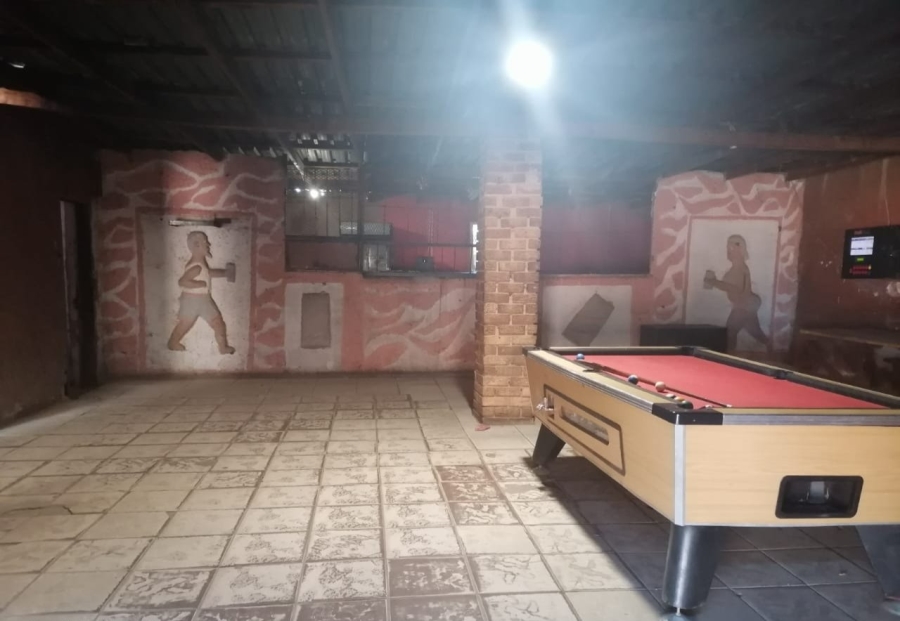 4 Bedroom Property for Sale in Honingneskrans Ah Gauteng