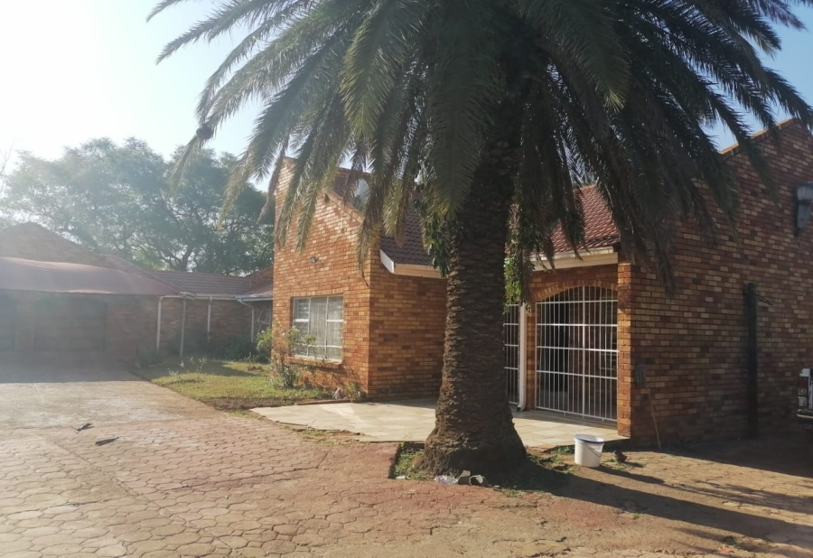 4 Bedroom Property for Sale in Honingneskrans Ah Gauteng