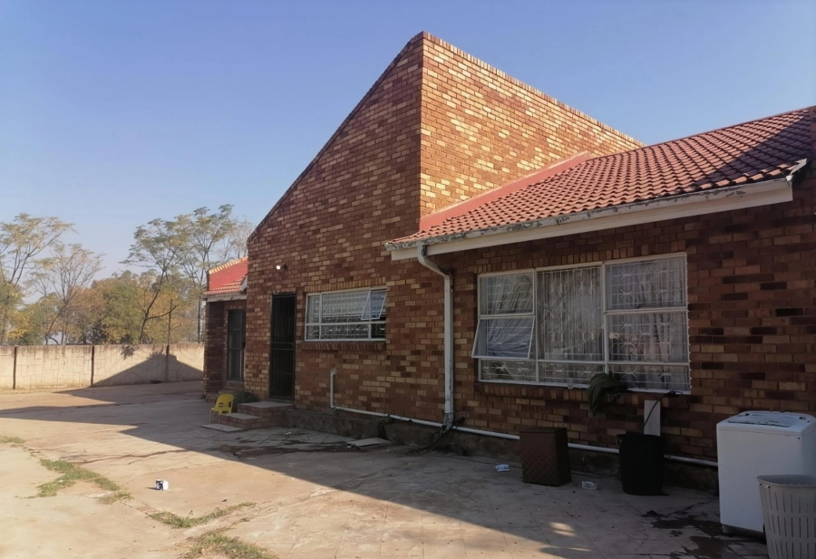 4 Bedroom Property for Sale in Honingneskrans Ah Gauteng