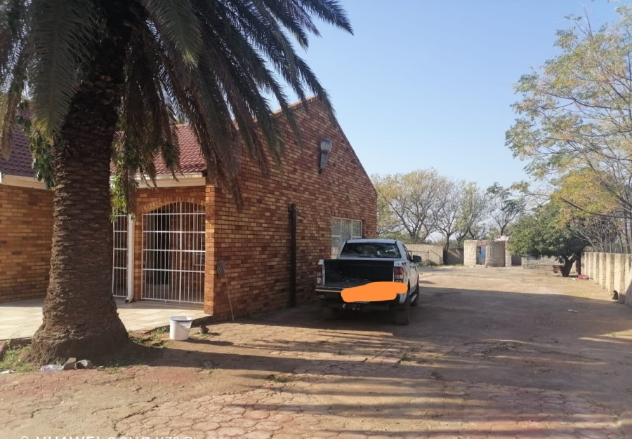 4 Bedroom Property for Sale in Honingneskrans Ah Gauteng