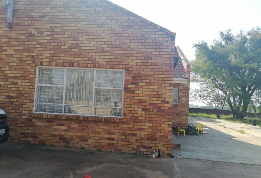 4 Bedroom Property for Sale in Honingneskrans Ah Gauteng