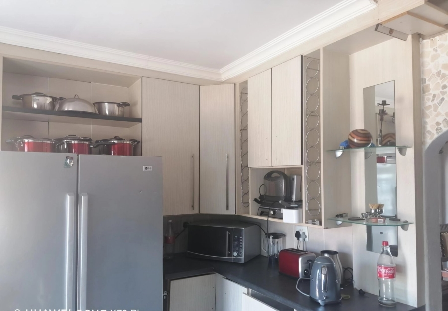4 Bedroom Property for Sale in Honingneskrans Ah Gauteng