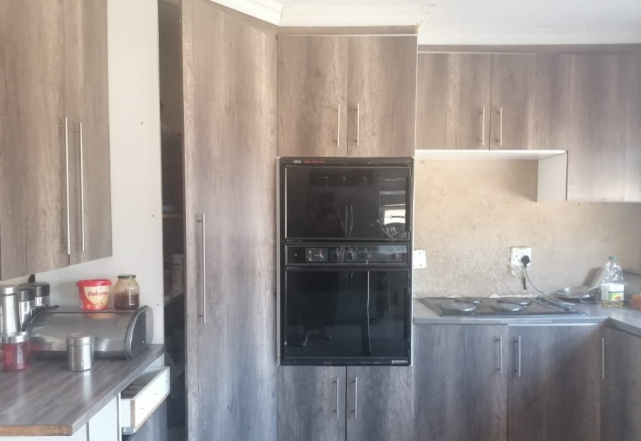 4 Bedroom Property for Sale in Honingneskrans Ah Gauteng