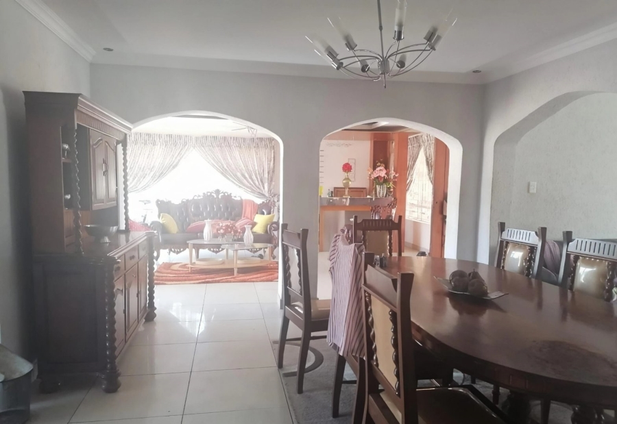 4 Bedroom Property for Sale in Honingneskrans Ah Gauteng