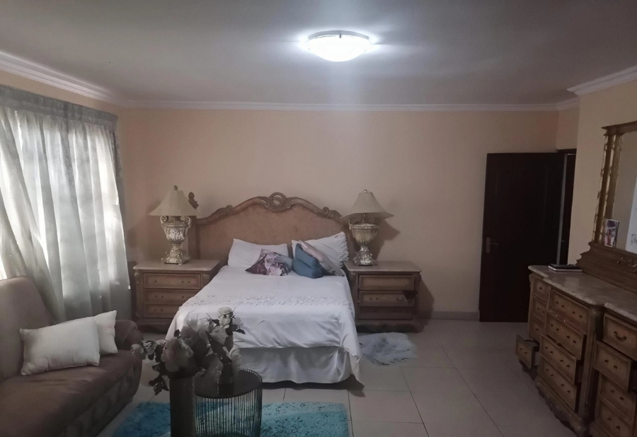 4 Bedroom Property for Sale in Honingneskrans Ah Gauteng