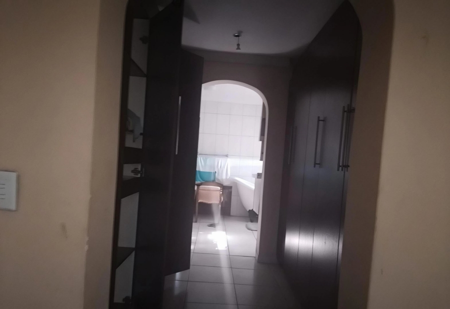 4 Bedroom Property for Sale in Honingneskrans Ah Gauteng