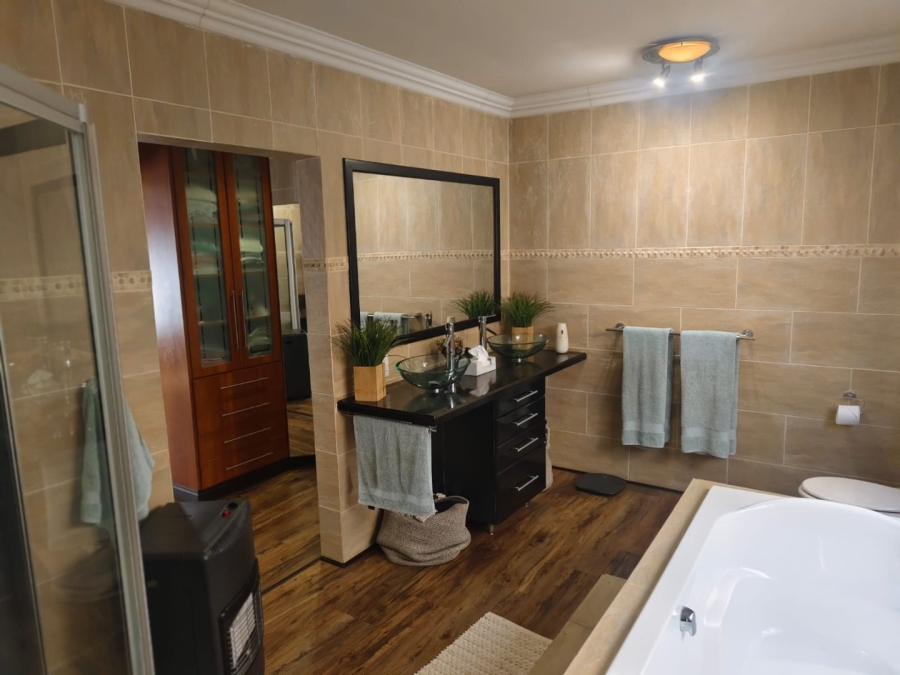 3 Bedroom Property for Sale in Dayanglen Gauteng