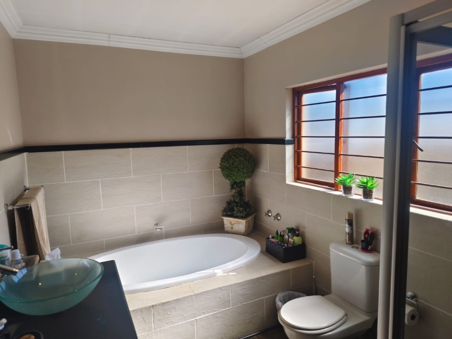 3 Bedroom Property for Sale in Dayanglen Gauteng