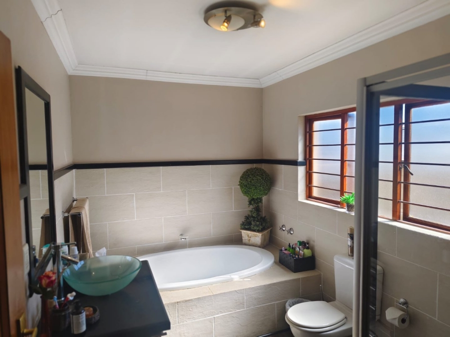 3 Bedroom Property for Sale in Dayanglen Gauteng