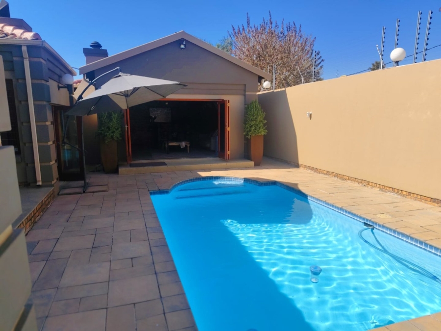 3 Bedroom Property for Sale in Dayanglen Gauteng