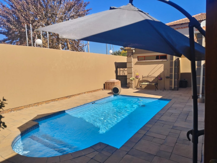 3 Bedroom Property for Sale in Dayanglen Gauteng