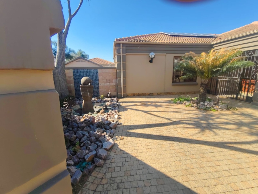 3 Bedroom Property for Sale in Dayanglen Gauteng