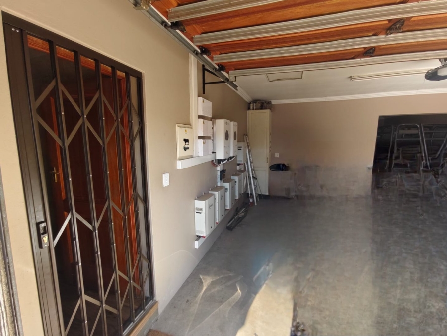 3 Bedroom Property for Sale in Dayanglen Gauteng