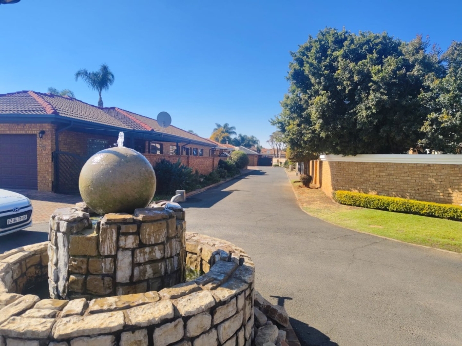 3 Bedroom Property for Sale in Dayanglen Gauteng