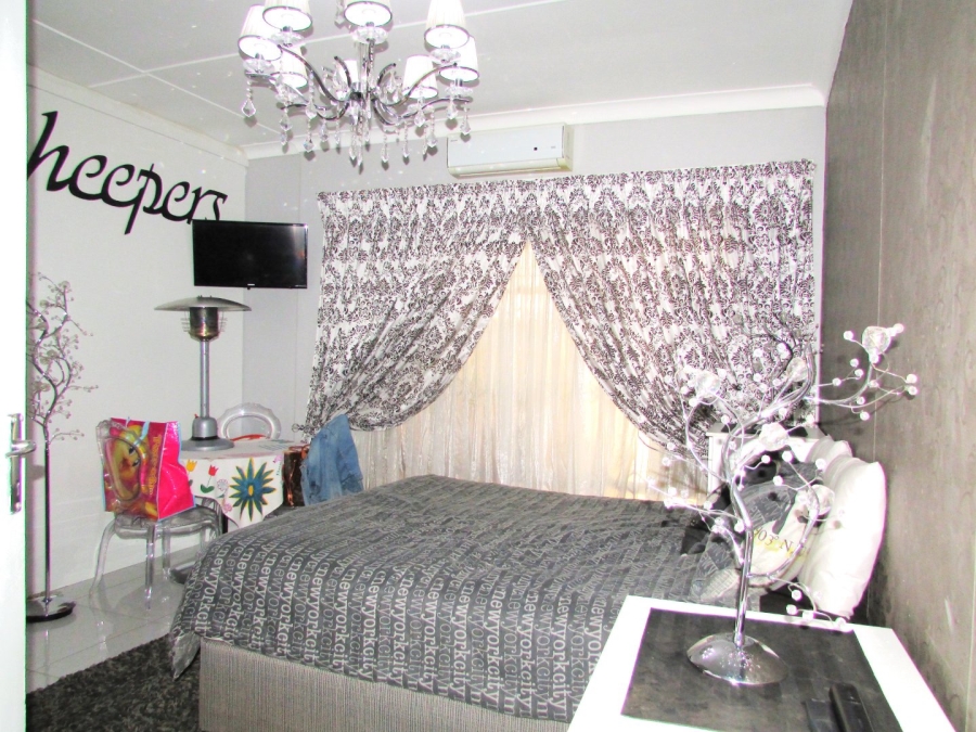 4 Bedroom Property for Sale in Vanderbijlpark SW 1 Gauteng