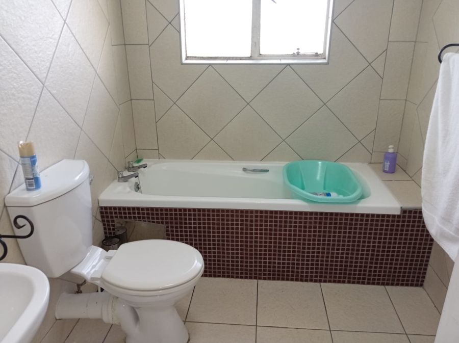 To Let 2 Bedroom Property for Rent in Eden Glen Gauteng