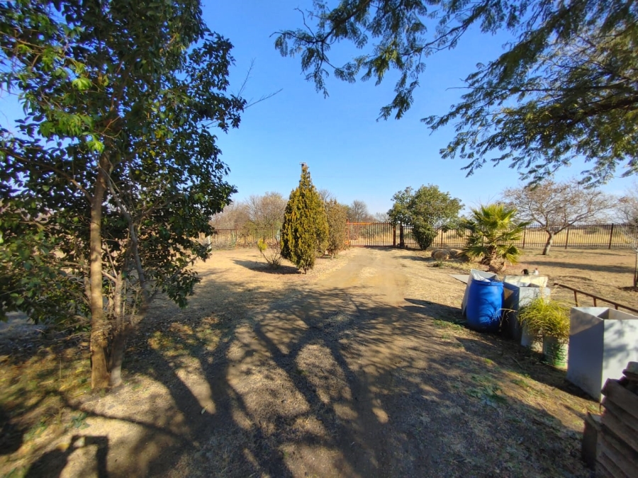 6 Bedroom Property for Sale in Haakdoornboom AH Gauteng