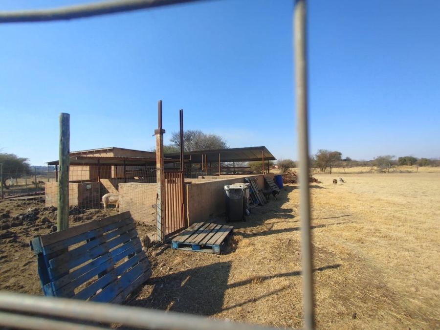6 Bedroom Property for Sale in Haakdoornboom AH Gauteng