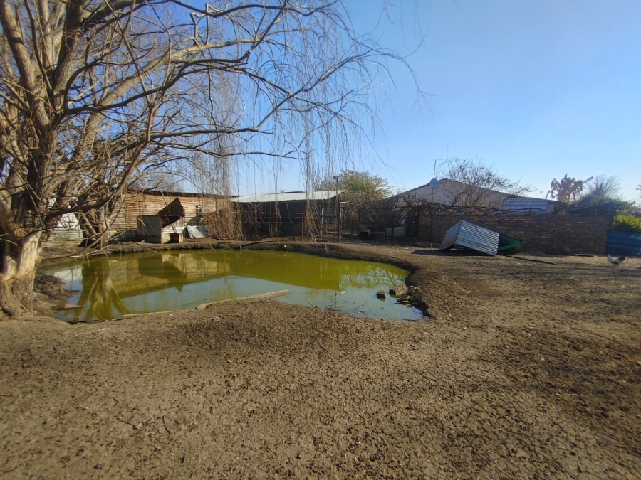 6 Bedroom Property for Sale in Haakdoornboom AH Gauteng