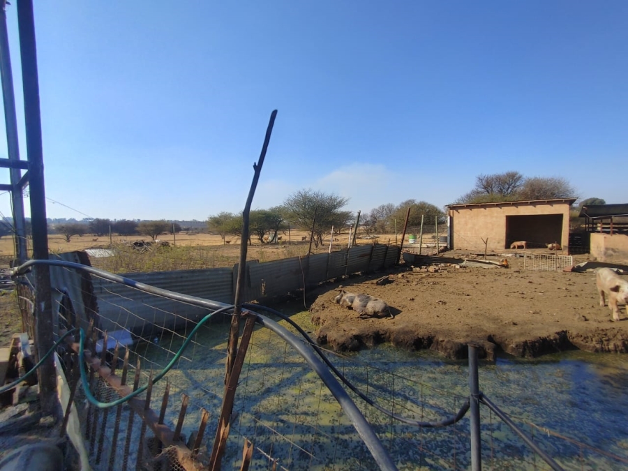 6 Bedroom Property for Sale in Haakdoornboom AH Gauteng