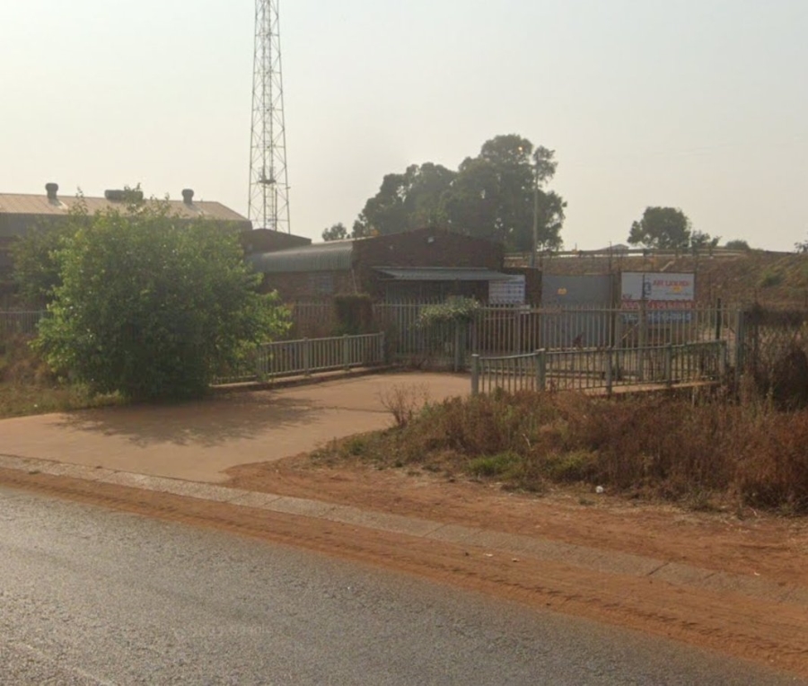  Bedroom Property for Sale in Clayville Industria Gauteng