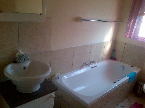 To Let 2 Bedroom Property for Rent in Rangeview Gauteng